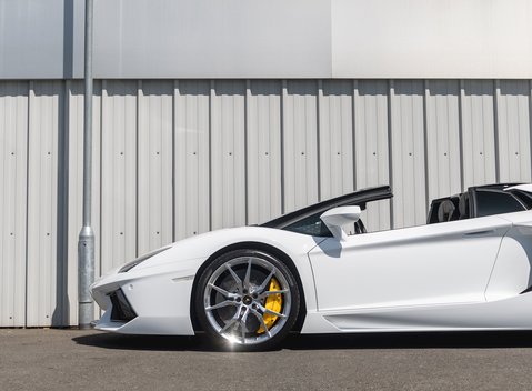 Lamborghini Aventador LP700-4 Roadster 33