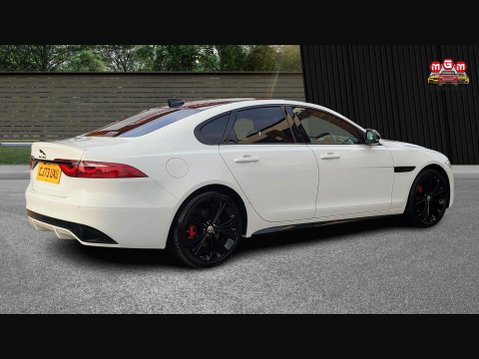 Jaguar XF R-DYNAMIC S 3