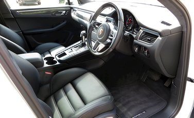 Porsche Macan Turbo 11