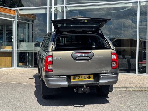 Toyota Hilux INVINCIBLE X 4WD D-4D DCB 10