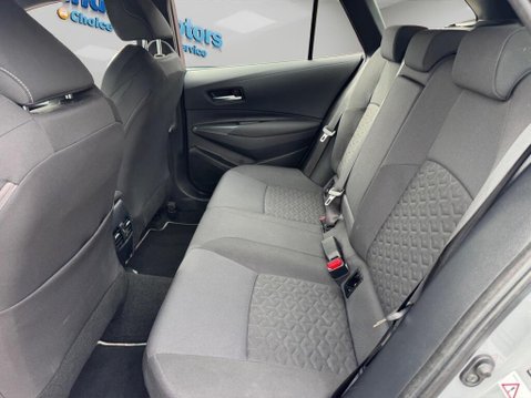 Toyota Corolla 1.8 VVT-h Icon Tech Touring Sports CVT Euro 6 (s/s) 5dr 43