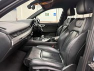 Audi SQ7 4.0 TDI V8 SUV 5dr Diesel Tiptronic quattro Euro 6 (s/s) (435 ps) 38