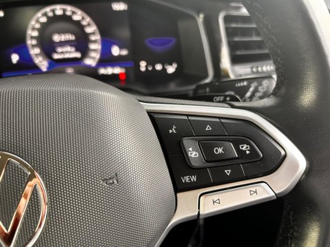 Volkswagen Polo LIFE TSI DSG 28