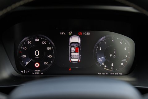 Volvo XC40 B4 R-DESIGN PRO AWD MHEV 14