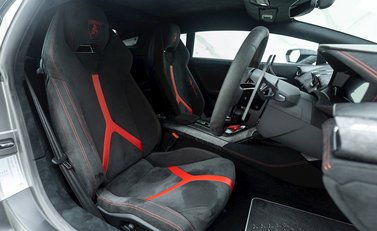 Lamborghini Huracan LP640-4 Performante 10