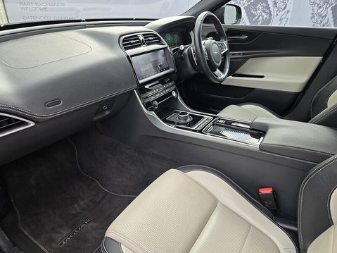 Jaguar XE R-SPORT INGENIUM AWD 20