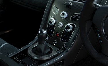 Aston Martin V12 Vantage S 16