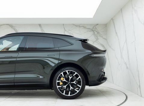 Aston Martin DBX 25