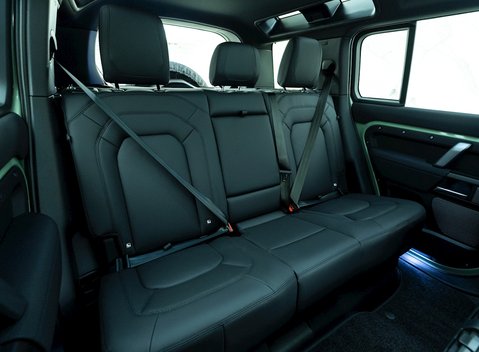 Land Rover Defender 110 75th Anniversary P400e 12