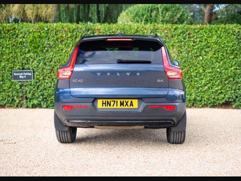 Volvo XC40 2.0 XC40 R-Design B4 MHEV AWD Auto 4WD 5dr 6