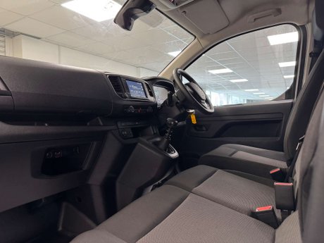 Vauxhall Vivaro 1.5 Vivaro F2900 Professional S/S 11