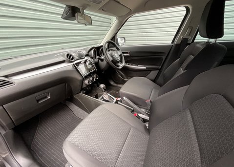 Suzuki Swift SZ5 DUALJET MHEV 9