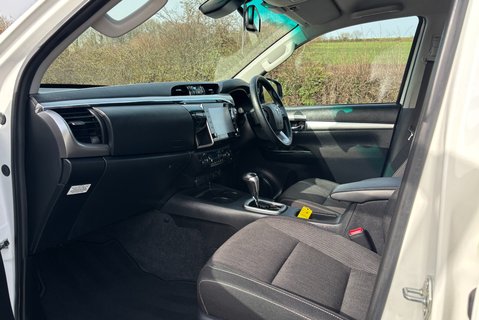 Toyota Hilux Invincible 4WD D-4D Double Cab Pickup 12