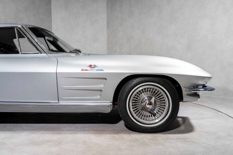 Chevrolet Corvette Stingray SPLIT WINDOW MANUAL FUELIE. FULL RESTO. MATCHING NUMBERS. IMMACULATE. 10