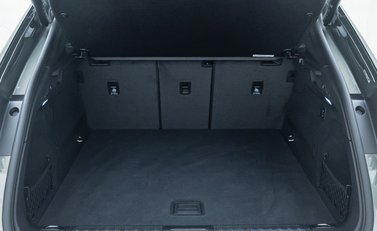 Porsche Macan 4 Electric 40