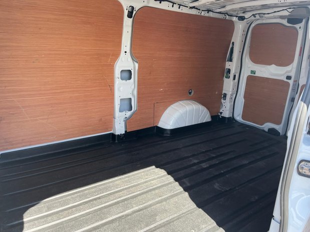 Ford Transit Custom Transit Custom 320 L2 Diesel FWD 2.0 Eco Blue 136ps H1 Van Limited 9