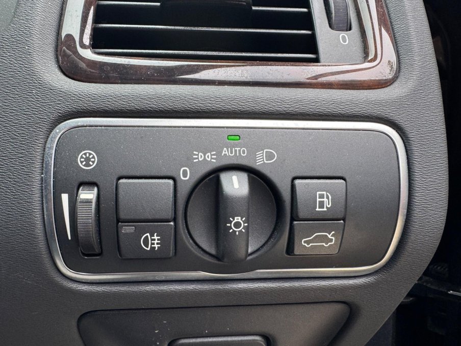 2015 Volvo V70 — image 35