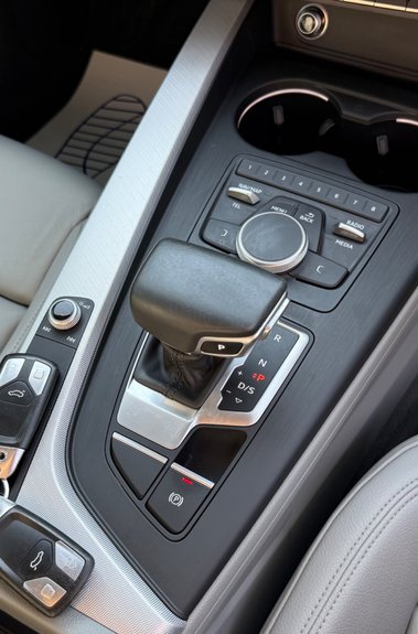 Audi A4 AVANT TDI ULTRA SPORT - APPLE CAR PLAY - CC - ROCK GREY LEATHER - 