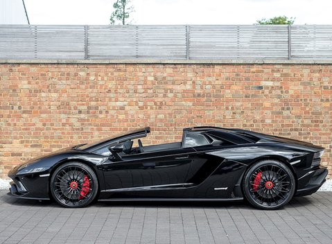 Lamborghini Aventador S LP740-4 Roadster 2