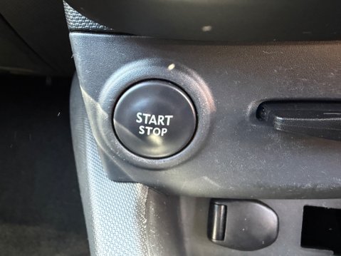 Renault Clio 1.2 16v EXPRESSION PLUS 22