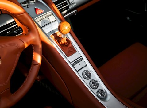 Porsche Carrera GT 19