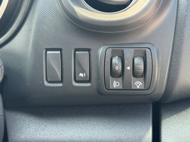 Renault Trafic SWB L1H1 [SOLD CR] Low Roof Black Edition SL28 Air Con Nav Sensors EURO 6 N 23