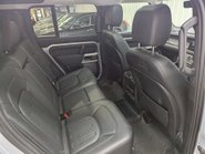 Land Rover Defender 3.0 Defender SE D MHEV Auto 4WD 5dr 61