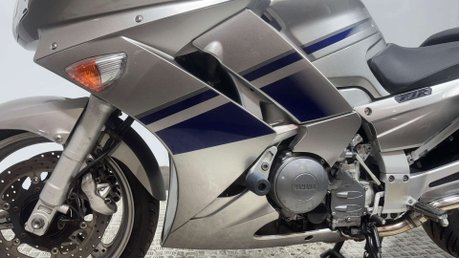 Yamaha FJR1300 ABS 2008 ONLY 22K NEW MOT SERVICED FULL LUGGAGE COMMUTER TOURER BIKE 27