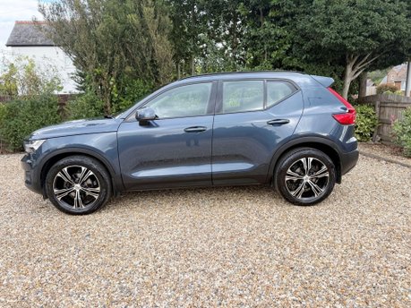 Volvo XC40 2.0 D3 Inscription Pro SUV 5dr Diesel Auto Euro 6 (s/s) (150 ps) 4