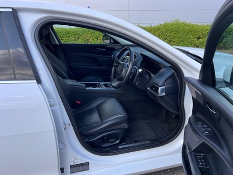 Jaguar XE 2.0i Portfolio Auto AWD Euro 6 (s/s) 4dr 10