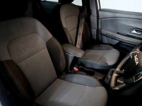 Dacia Jogger 1.6 Hybrid EXTREME MPV 5dr Petrol Hybrid Auto Euro 6 (s/s) (140 ps) Cruise 11