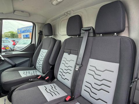 Ford Transit Custom 2.0 TDCi 270 Limited Panel Van 5dr Diesel Manual L1 H1 (157 g/km, 128 bhp) 30