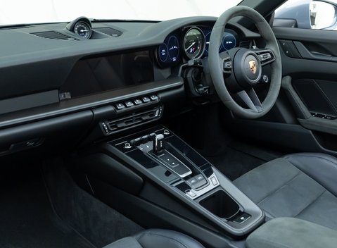 Porsche 911 Targa 4 GTS (992) 18