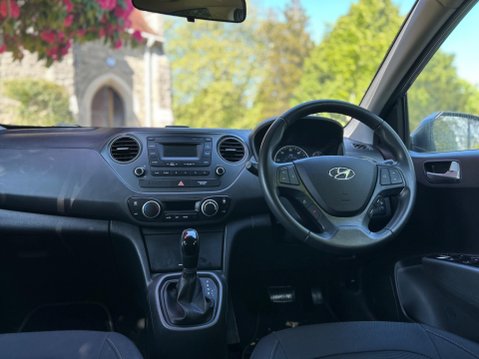 Hyundai i10 PREMIUM 18