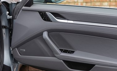 Porsche 911 Carrera S (992) 22