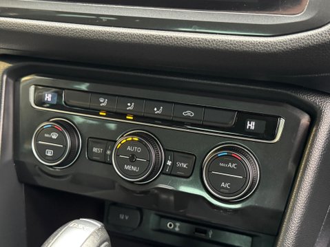 Volkswagen Tiguan 2.0 TDI SE Navigation DSG 4Motion Euro 6 (s/s) 5dr 32