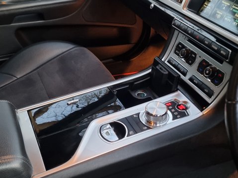 Jaguar XF D R-SPORT SPORTBRAKE 26