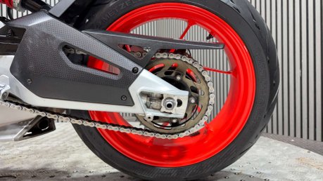 Aprilia Tuono 660 2021 ONLY 11K STUNNING BIKE NEW TYRES MID WEIGHT NAKED 41