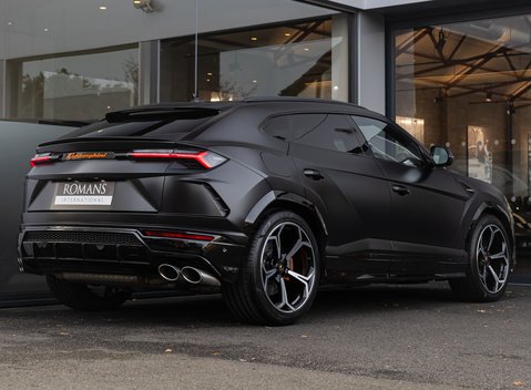 Lamborghini Urus 4