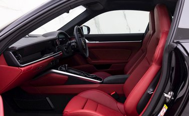 Porsche 911 Turbo S (992) 14