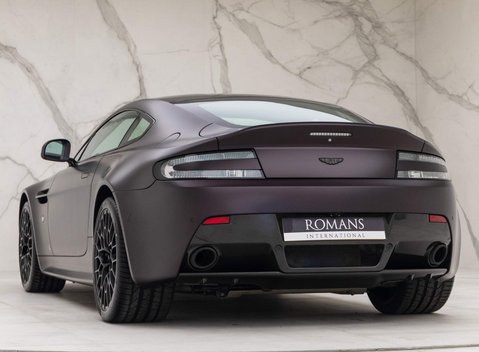 Aston Martin Vantage S V12 4