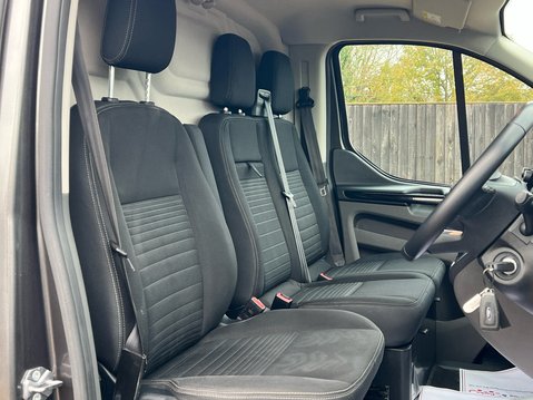 Ford Transit Custom 280 LIMITED P/V ECOBLUE 18