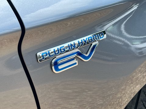 Mitsubishi Outlander PHEV DYNAMIC 16