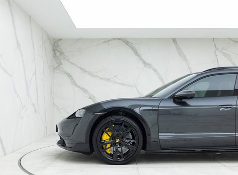 Porsche Taycan Turbo S Cross Turismo 29