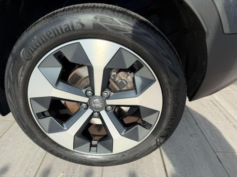 Volvo XC40 2.0 B4 MHEV Plus Dark DCT Auto Euro 6 (s/s) 5dr 27