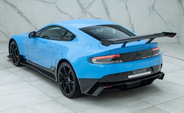 Aston Martin Vantage GT8 9