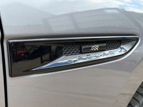 Jaguar F-Pace 2.0 F-PACE Chequered Flag AWD D Auto 4WD 5dr 15