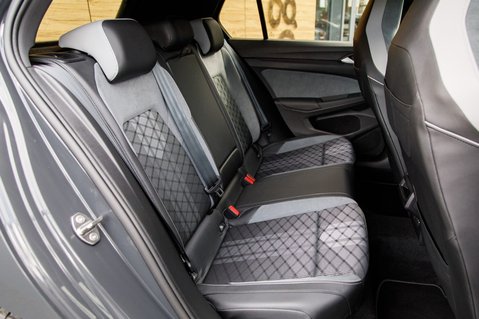 Volkswagen Golf R-LINE TSI 37