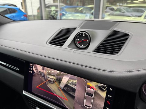 Porsche Cayenne V6 PLATINUM EDITION 38