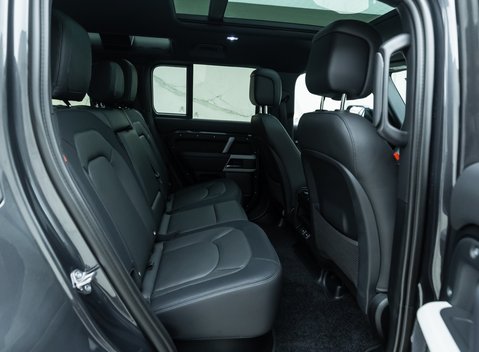 Land Rover Defender 110 D300 X-Dynamic HSE 13